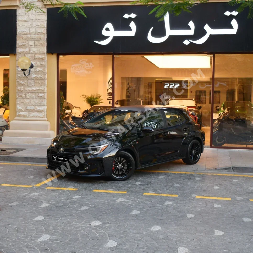 تويوتا كورولا جي ار 2024 اوتوماتيك 3,750 كم 4 سلندر سحب امامي هاتشباك أسود تحت الضمان