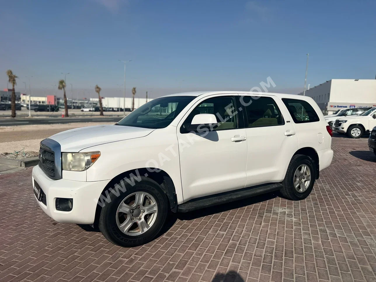 Toyota  Sequoia  SR5  2013  Automatic  376,000 Km  8 Cylinder  Four Wheel Drive (4WD)  SUV  White