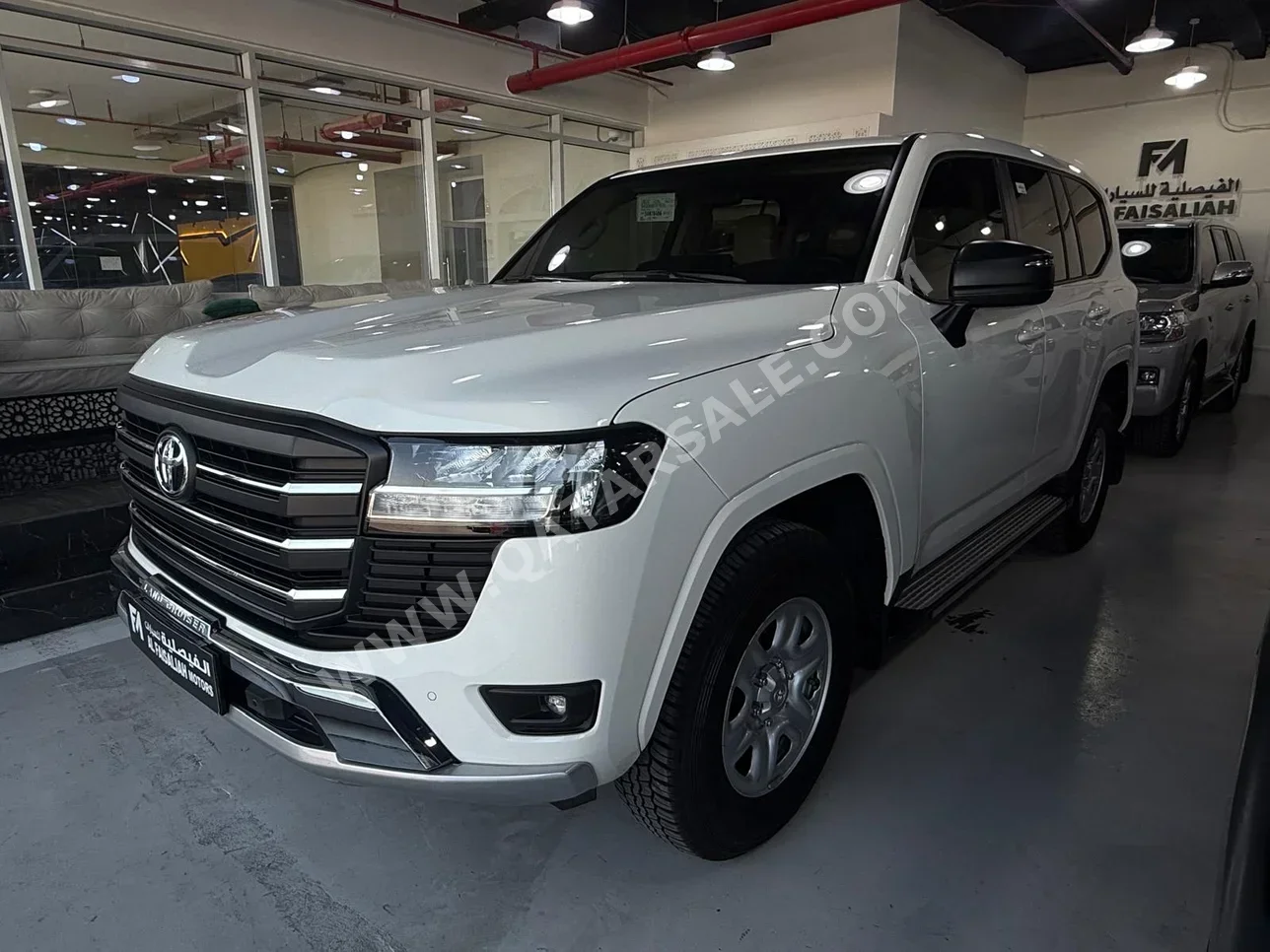 تويوتا لاند كروزر جي اكس 2025 اوتوماتيك 30,000 كم 6 سلندر دفع رباعي اس يو في أبيض تحت الضمان