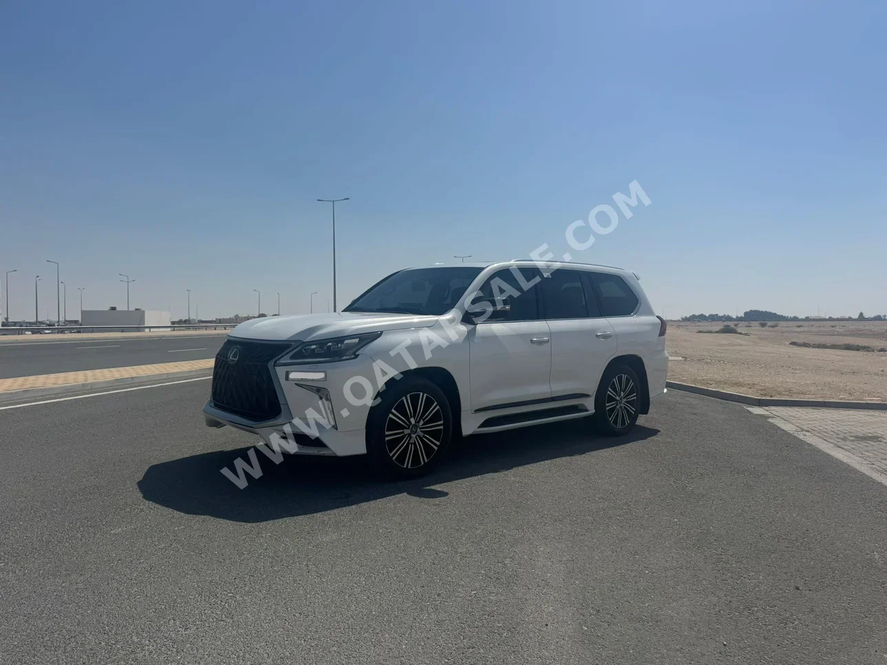 Lexus LX 570 S 2016 Automatic 135,000 Km 8 Cylinder Four Wheel Drive (4WD) SUV White