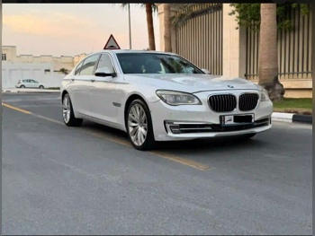 بي ام دبليو  الفئة - السابعة  730 Li  2013  اوتوماتيك  126,000 كم  6 سلندر  دفع خلفي  سيدان  أبيض