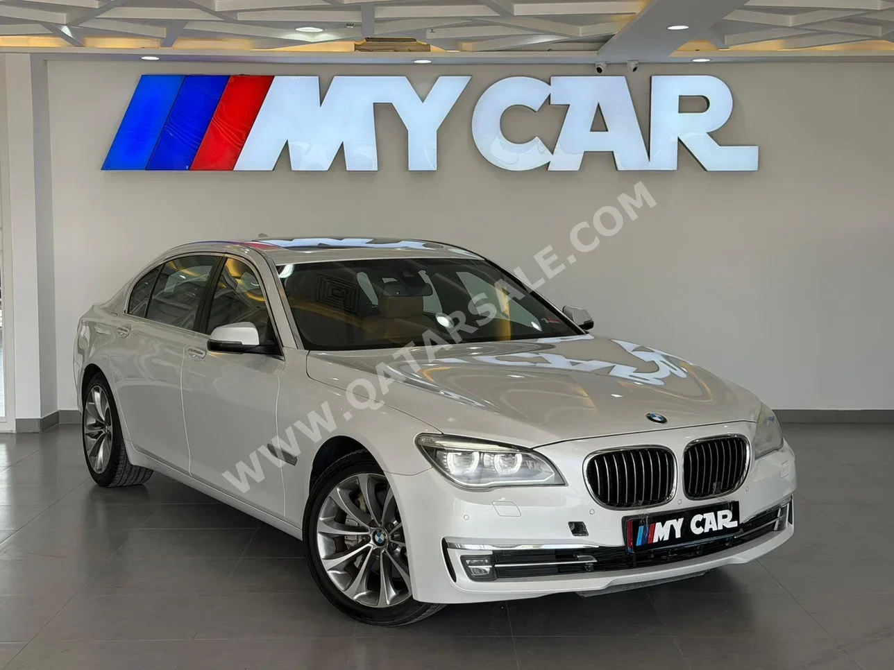 بي ام دبليو الفئة - السابعة 730 Li 2015 اوتوماتيك 84,000 كم 6 سلندر دفع خلفي سيدان أبيض