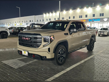 جي ام سي  سييرا  اي تي 4  2023  اوتوماتيك  84,804 كم  8 سلندر  دفع رباعي  بيكب  بيج  تحت الضمان