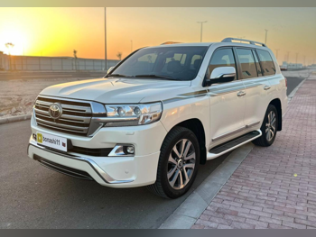 Toyota  Land Cruiser  VXS  2016  Automatic  272,995 Km  8 Cylinder  Four Wheel Drive (4WD)  SUV  White
