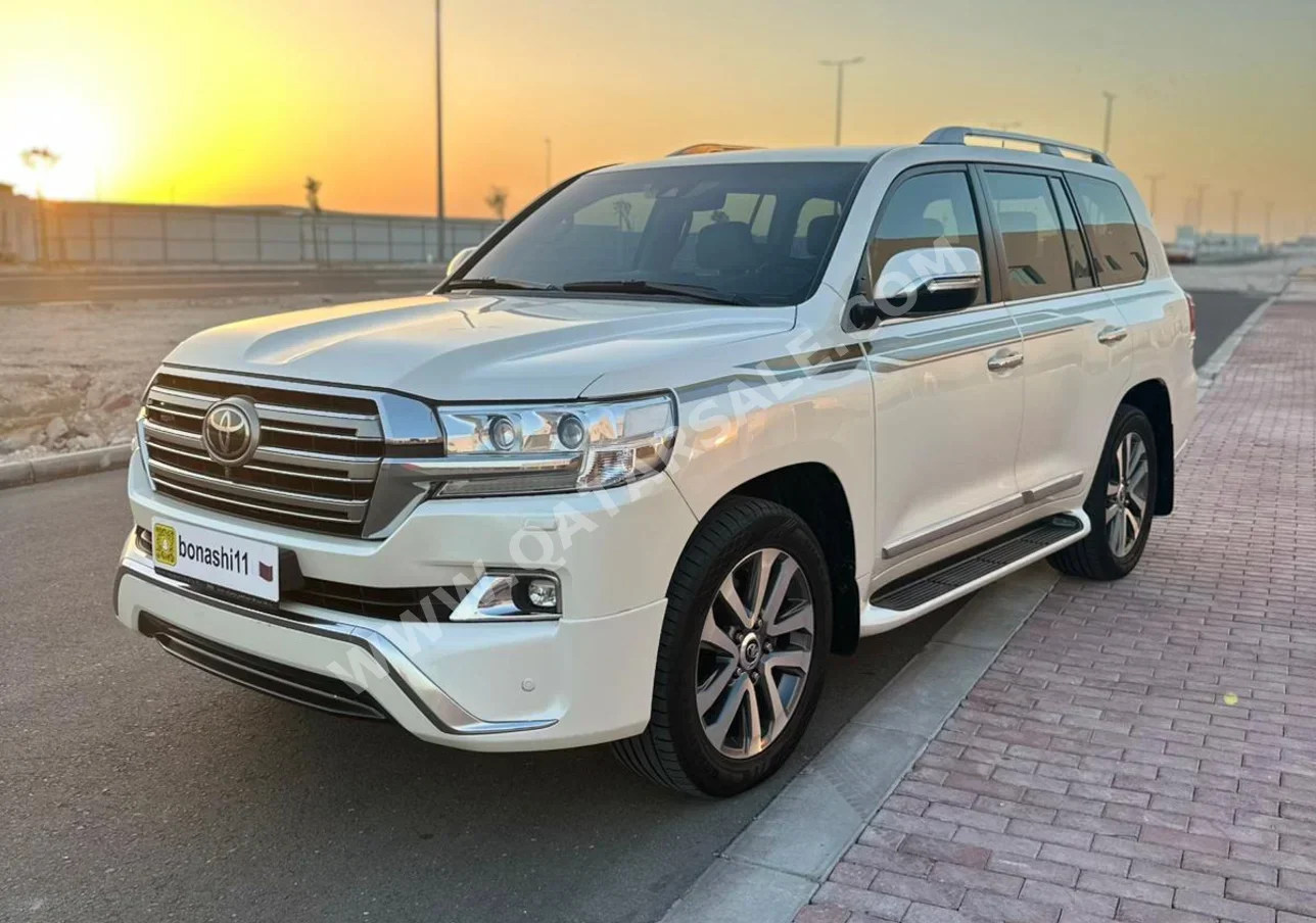 تويوتا لاند كروزر في اكس أس 2016 اوتوماتيك 272,995 كم 8 سلندر دفع رباعي اس يو في أبيض