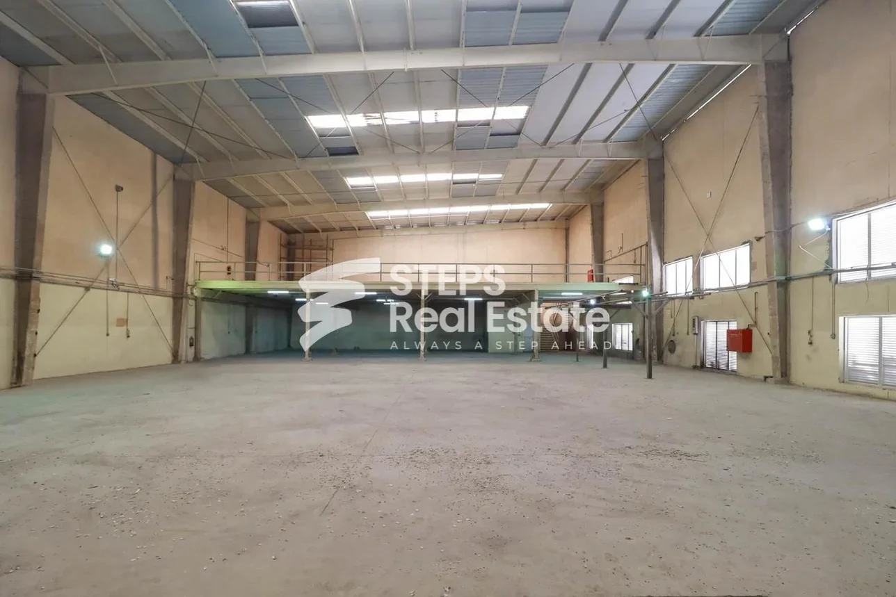مخازن و مستودعات - الريان  - المنطقة الصناعية  -المساحة: 1000 متر مربع