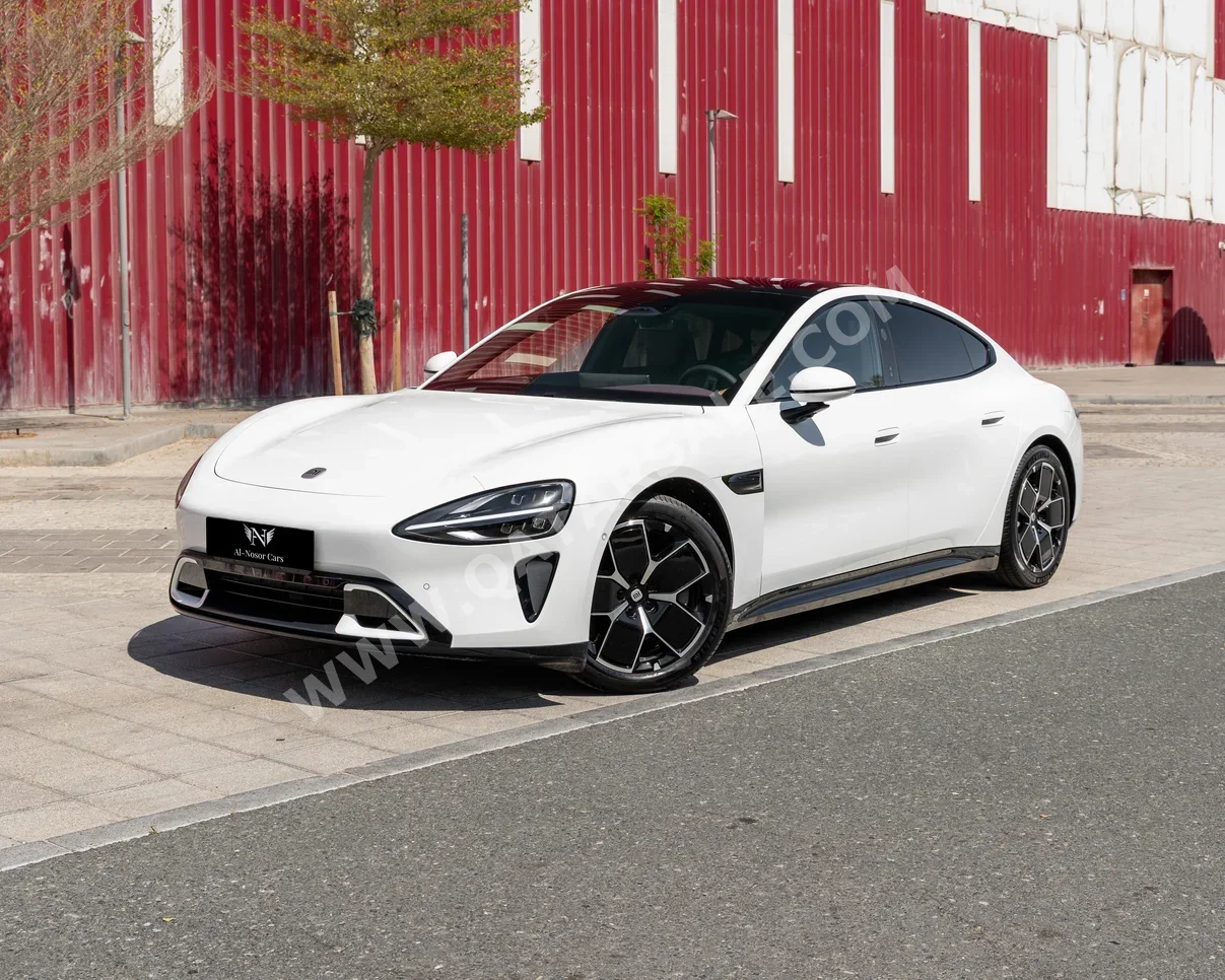 شاومي  اس يو 7  ماكس  2026  اوتوماتيك  0 كم  0 سلندر  دفع كلي مستمر  سيدان  أبيض