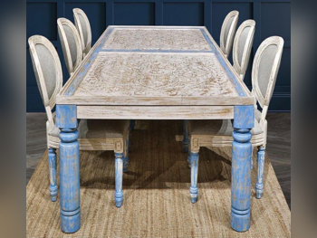 الطاولات والخزائن الجانبية طاولة و كراسيها  - خشبي