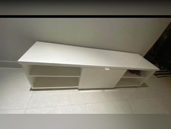 الطاولات والخزائن الجانبية وحدات التلفزيون و الوسائط  - ايكيا  - أبيض