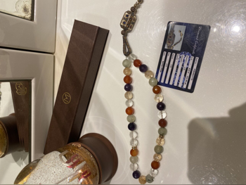 أحجار كريمة الياقوت الأخضر  مع الحجر  زمرد