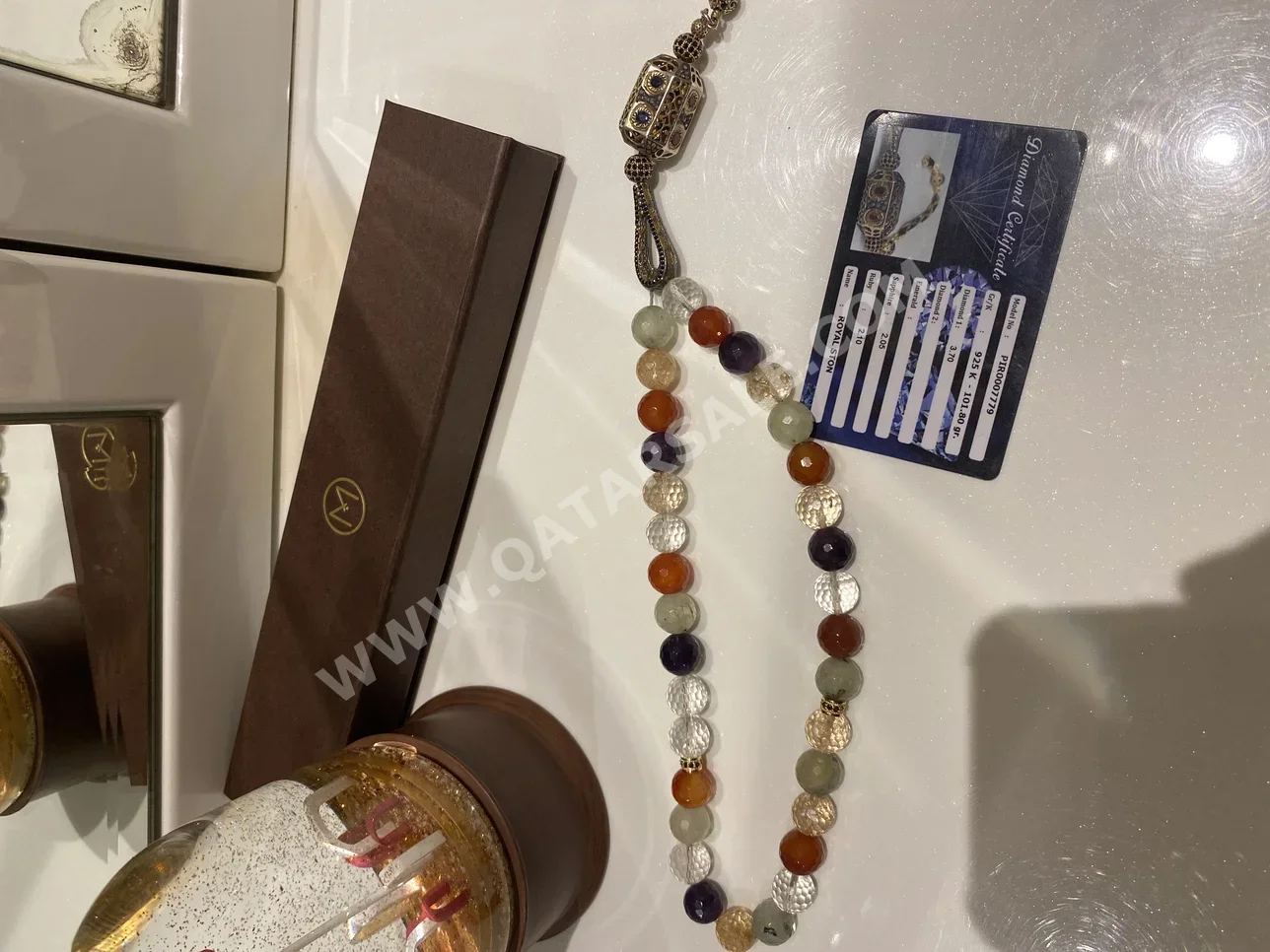 أحجار كريمة الياقوت الأخضر مع الحجر زمرد