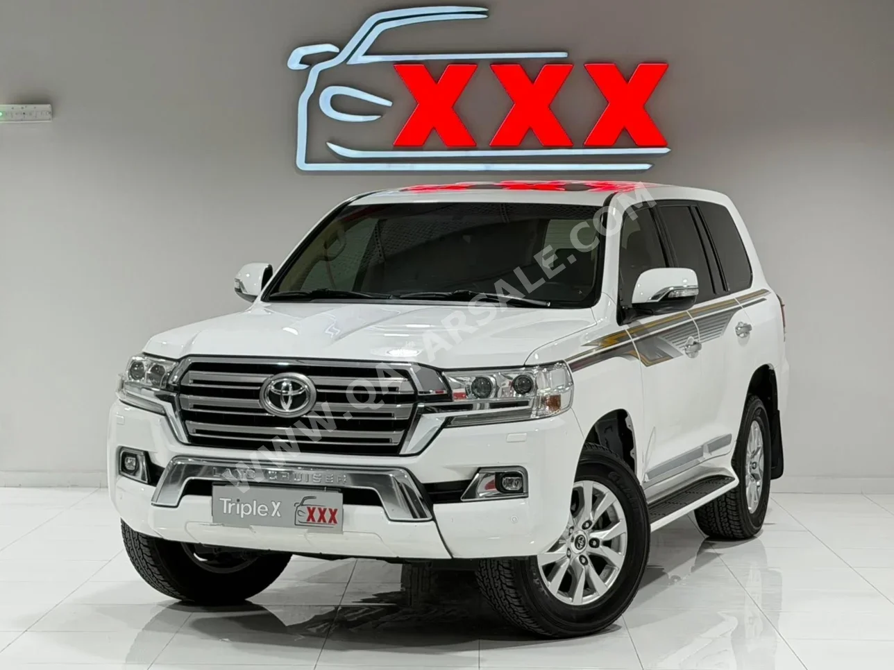 Toyota  Land Cruiser  GXR  2016  Automatic  281,000 Km  8 Cylinder  Four Wheel Drive (4WD)  SUV  White