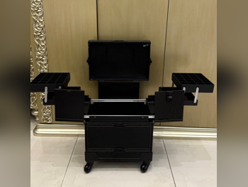 - أسود  - جلد صناعي  - نسائي