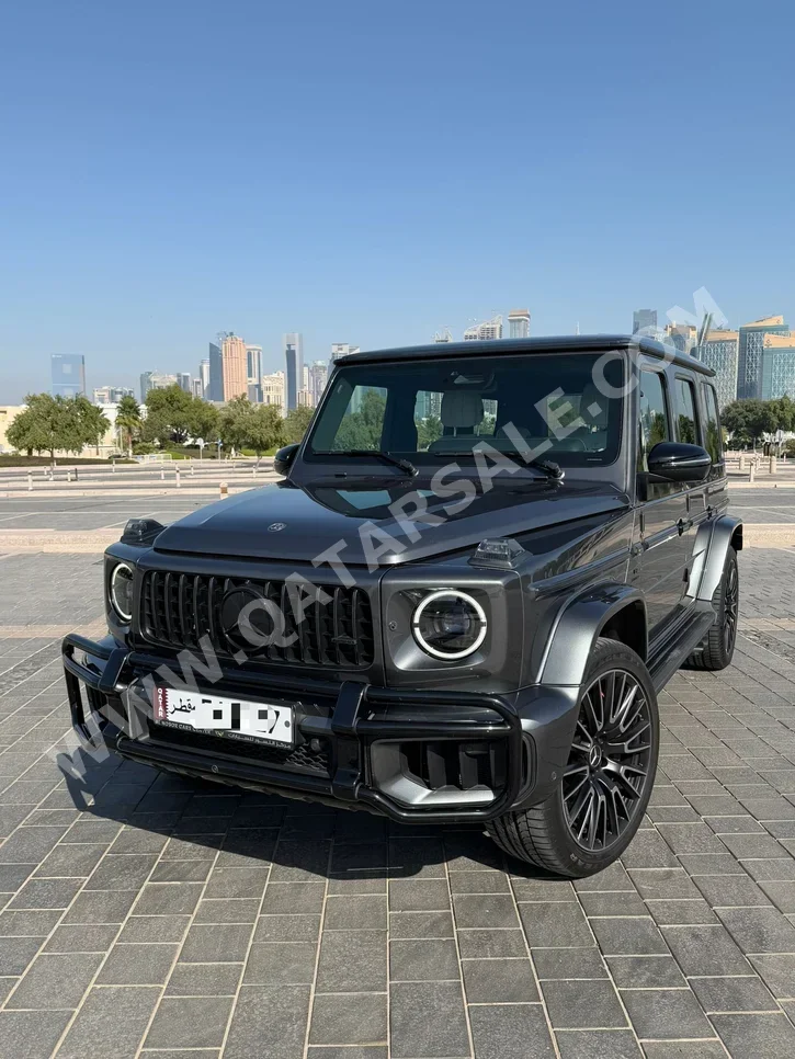 مرسيدس - بنز جي - كلاس 63 اي ام جي 2025 اوتوماتيك 26,000 كم 8 سلندر دفع رباعي اس يو في رمادي تحت الضمان