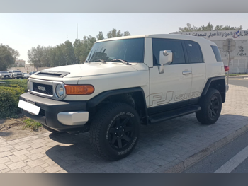 تويوتا  إف جي كروزر  2022  اوتوماتيك  82,000 كم  6 سلندر  دفع رباعي  اس يو في  أبيض