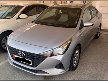 هيونداي  اكسنت  1.6  2021  اوتوماتيك  80,000 كم  4 سلندر  سيدان  رمادي