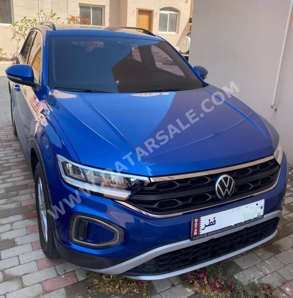 Volkswagen T-Roc 2023 Automatic 15,800 Km 4 Cylinder Four Wheel Drive (4WD) SUV Blue With Warranty