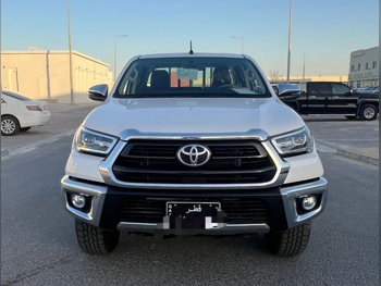 Toyota  Hilux  SR5  2026  Automatic  0 Km  4 Cylinder  Four Wheel Drive (4WD)  Pick Up  White  With Warranty