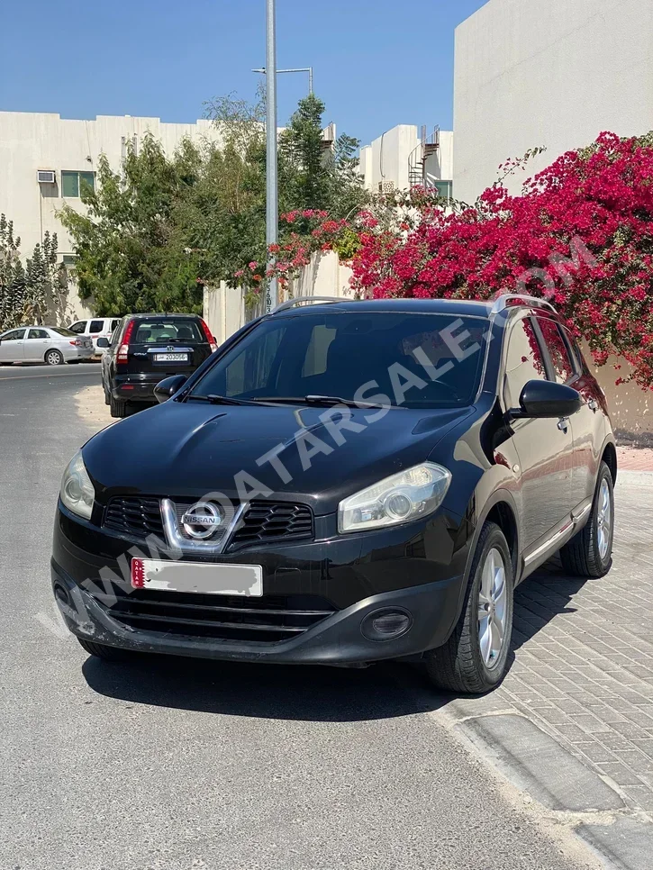 Nissan  Qashqai  2014  Automatic  194,000 Km  4 Cylinder  Front Wheel Drive (FWD)  SUV  Black