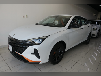 دونج فنج  شاين  2026  اوتوماتيك  0 كم  4 سلندر  سحب امامي  سيدان  أبيض  تحت الضمان