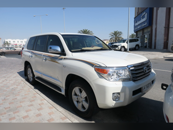 تويوتا  لاند كروزر  في اكس ار  2015  اوتوماتيك  304,000 كم  8 سلندر  دفع رباعي  اس يو في  أبيض لؤلؤي