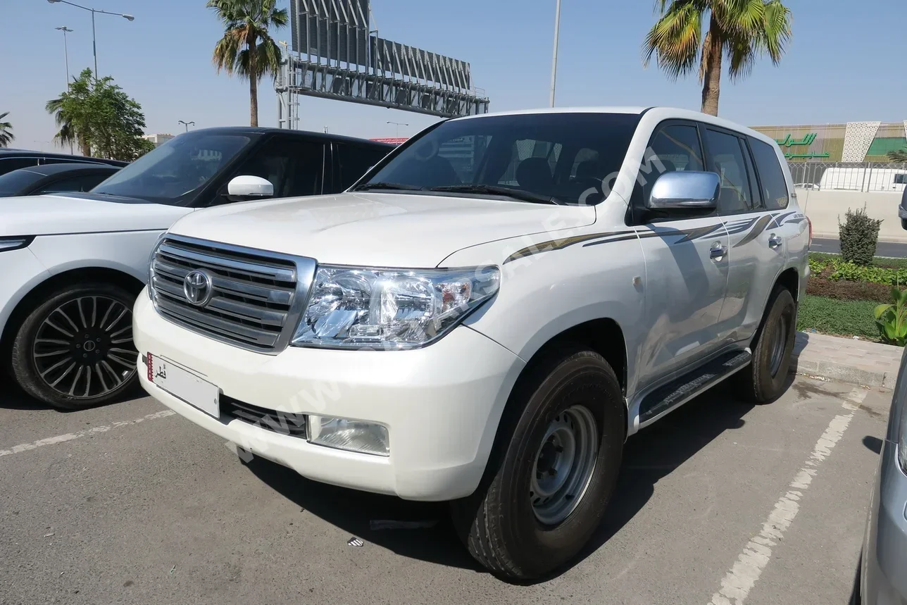 Toyota  Land Cruiser  GXR  2010  Automatic  232,000 Km  8 Cylinder  Four Wheel Drive (4WD)  SUV  Pearl