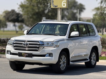 تويوتا  لاند كروزر  جي اكس ار  2019  اوتوماتيك  250,000 كم  6 سلندر  دفع رباعي  اس يو في  أبيض