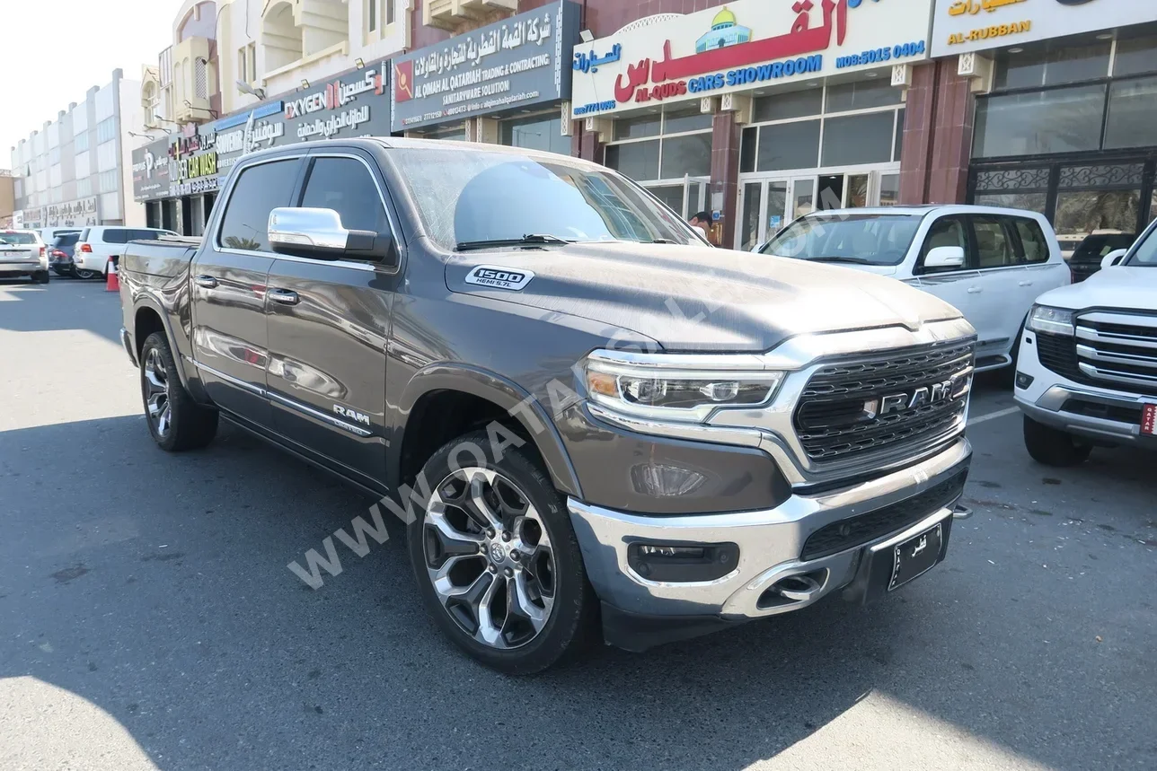 دودج  رام  لميتد  2019  اوتوماتيك  200,000 كم  8 سلندر  دفع رباعي  بيكب  رمادي