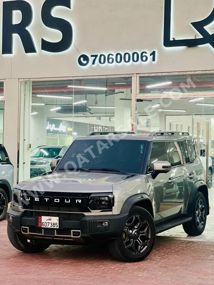 جيتور  تي 2  لكجري  2025  اوتوماتيك  35,000 كم  4 سلندر  دفع رباعي  اس يو في  رمادي  تحت الضمان