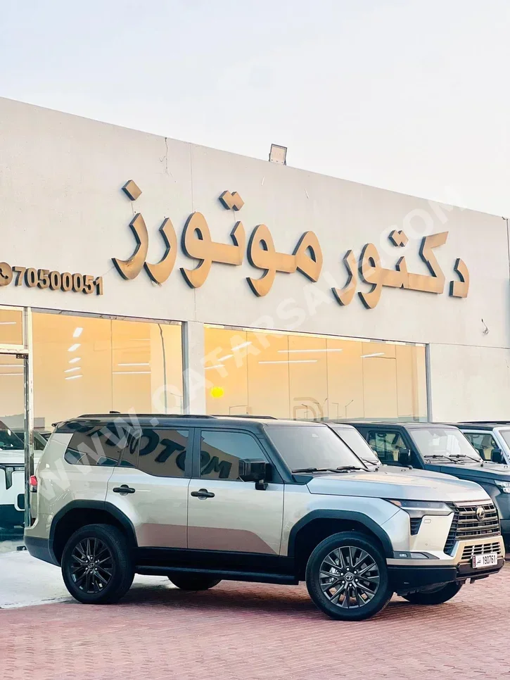 لكزس جي اكس 550 2024 اوتوماتيك 33,000 كم 4 سلندر دفع رباعي اس يو في رمادي