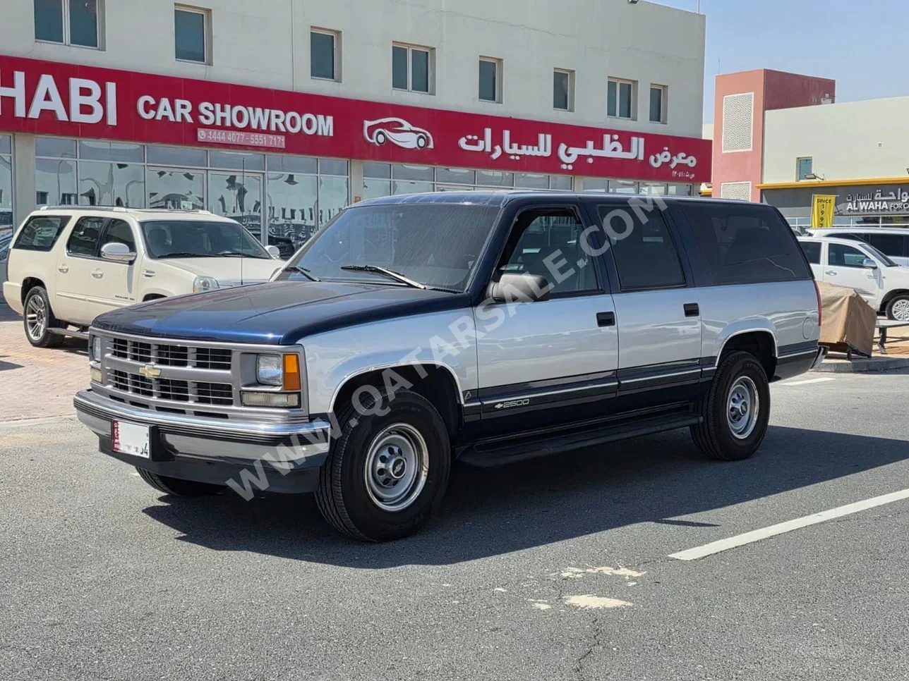 Chevrolet  Suburban  1998  Automatic  37,000 Km  8 Cylinder  Four Wheel Drive (4WD)  SUV  Silver and Black