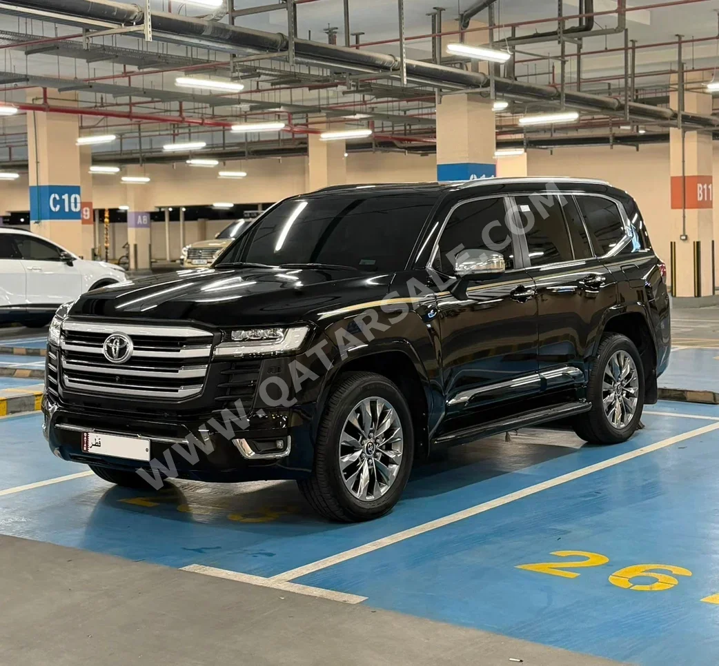 تويوتا  لاند كروزر  في اكس توين توربو  2023  اوتوماتيك  124,000 كم  6 سلندر  دفع رباعي  اس يو في  أسود