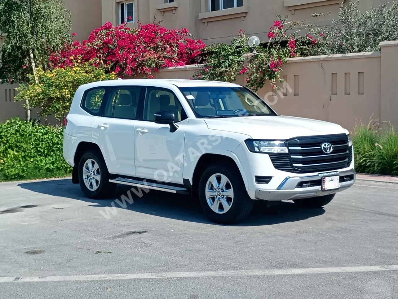 تويوتا لاند كروزر جي 2023 اوتوماتيك 160,000 كم 6 سلندر دفع رباعي اس يو في أبيض