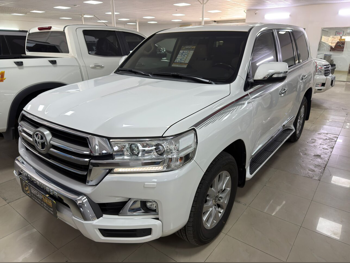 تويوتا  لاند كروزر  جي اكس ار  2019  اوتوماتيك  135,000 كم  8 سلندر  دفع رباعي  اس يو في  أبيض