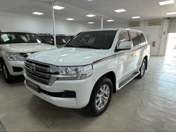 تويوتا  لاند كروزر  جي اكس ار  2020  اوتوماتيك  147,000 كم  6 سلندر  دفع رباعي  اس يو في  أبيض