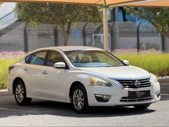 Nissan  Altima  2015  Automatic  190,000 Km  4 Cylinder  Front Wheel Drive (FWD)  Sedan  White