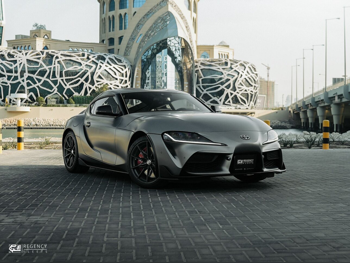 تويوتا  سوبرا  6 سلندر  سبورت  رمادي ميتالك  2026