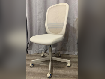 كراسي مكتب ايكيا - كرسي مهمات - اللون البيج