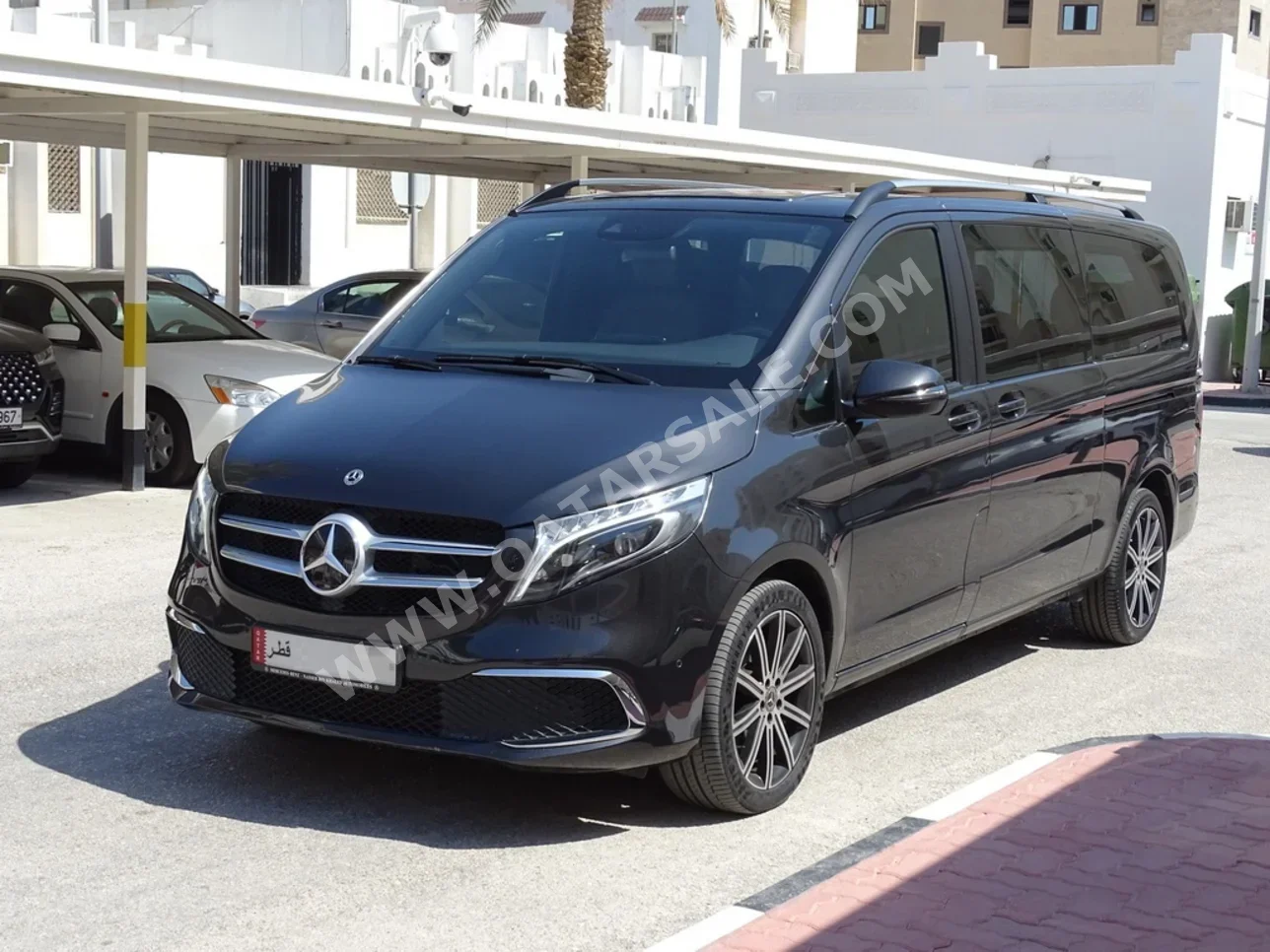 مرسيدس - بنز  في - كلاس  250  2022  اوتوماتيك  54,000 كم  4 سلندر  دفع خلفي  فان \ باص  رمادي