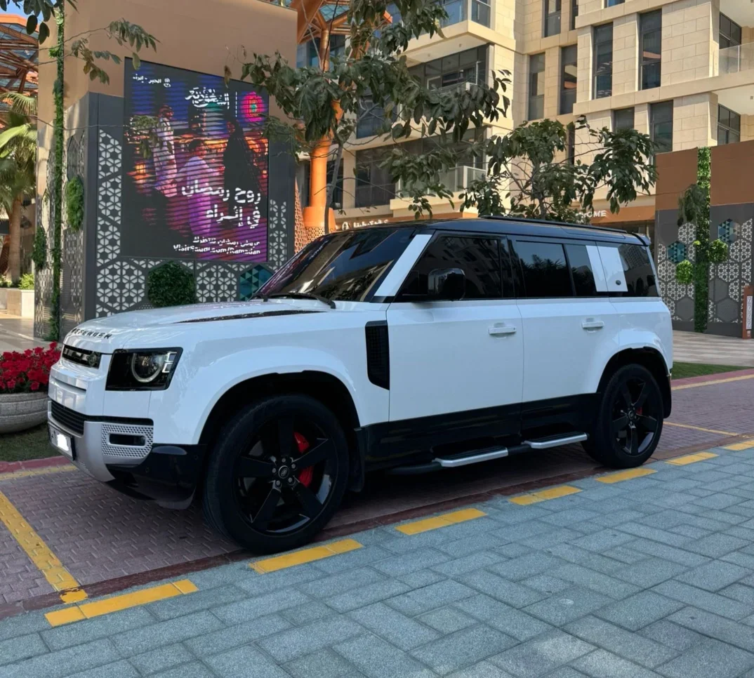 Land Rover  Defender  110 HSE  2024  Automatic  35,100 Km  6 Cylinder  Four Wheel Drive (4WD)  SUV  White  With Warranty