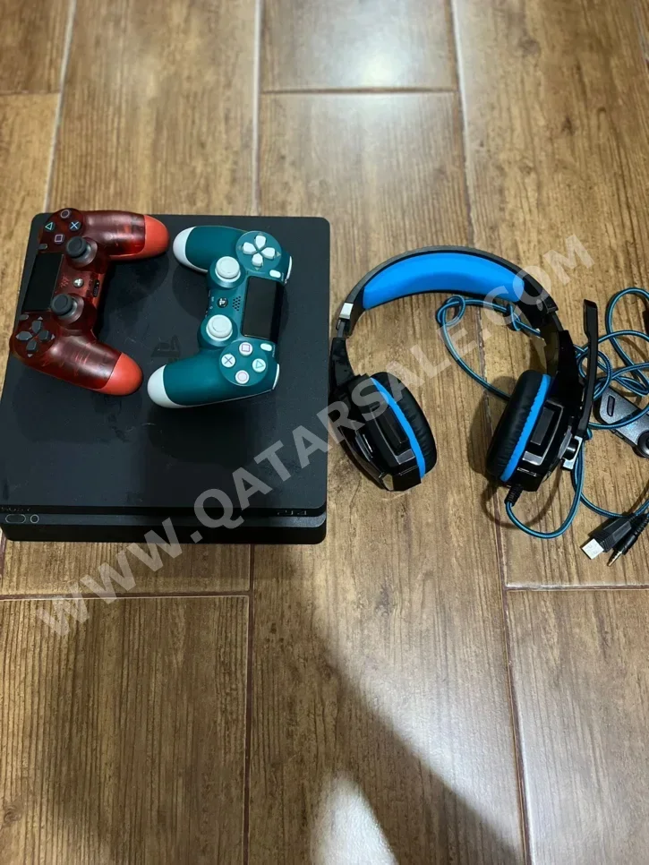 اجهزة العاب الفديو - سوني - بلاي ستيشن 4 - 500 جيجابايت -تشمل أجهز تحكم: 2