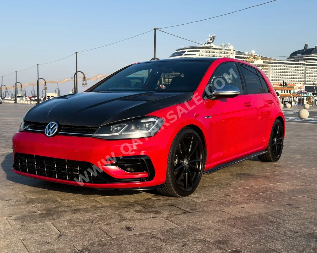 فوكس واغن  غولف  R  2018  اوتوماتيك  128,000 كم  4 سلندر  دفع كلي مستمر  هاتشباك  أحمر