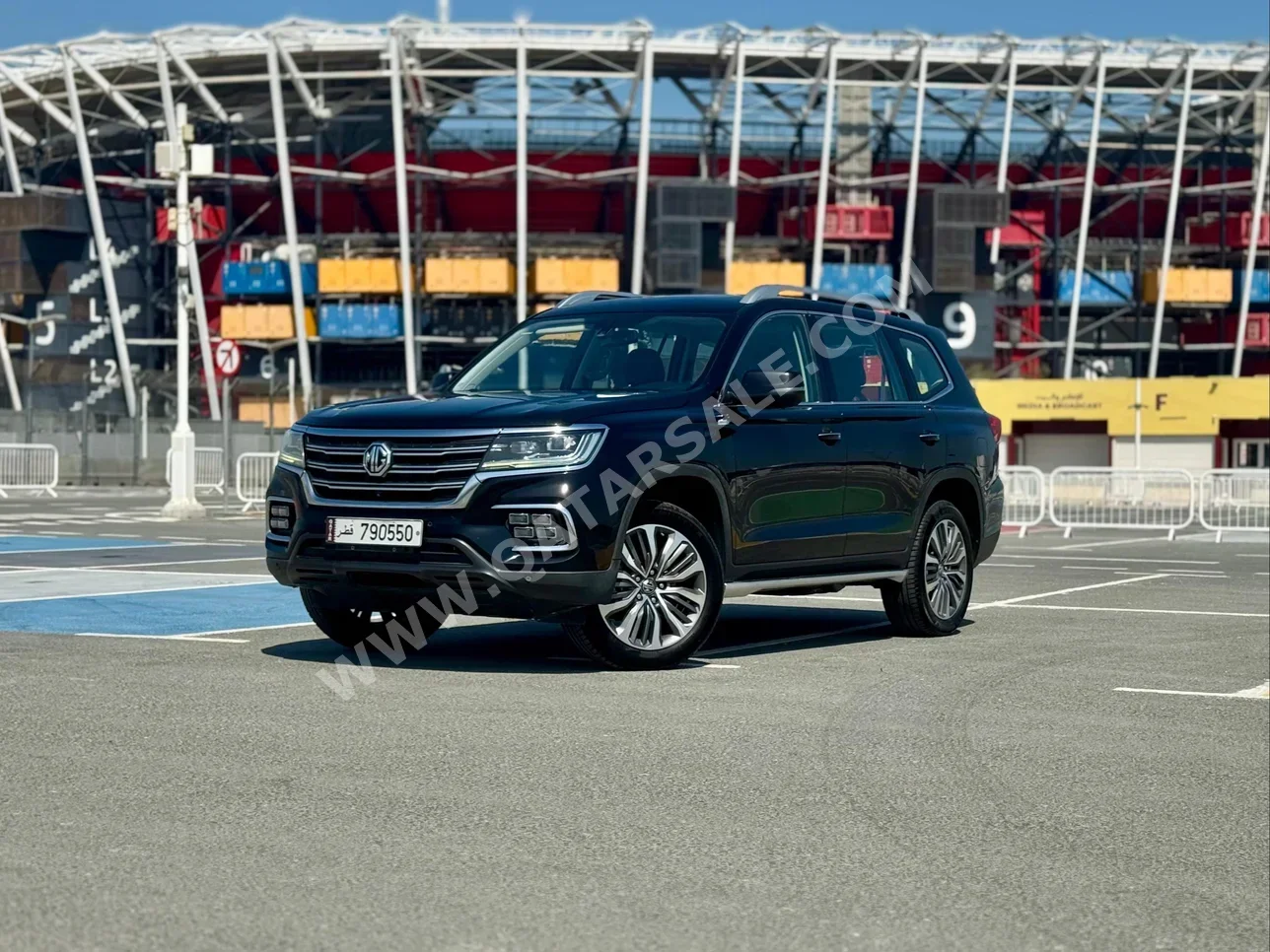 ام جي ار اكس8 2022 اوتوماتيك 152,500 كم 4 سلندر دفع كلي مستمر اس يو في أسود