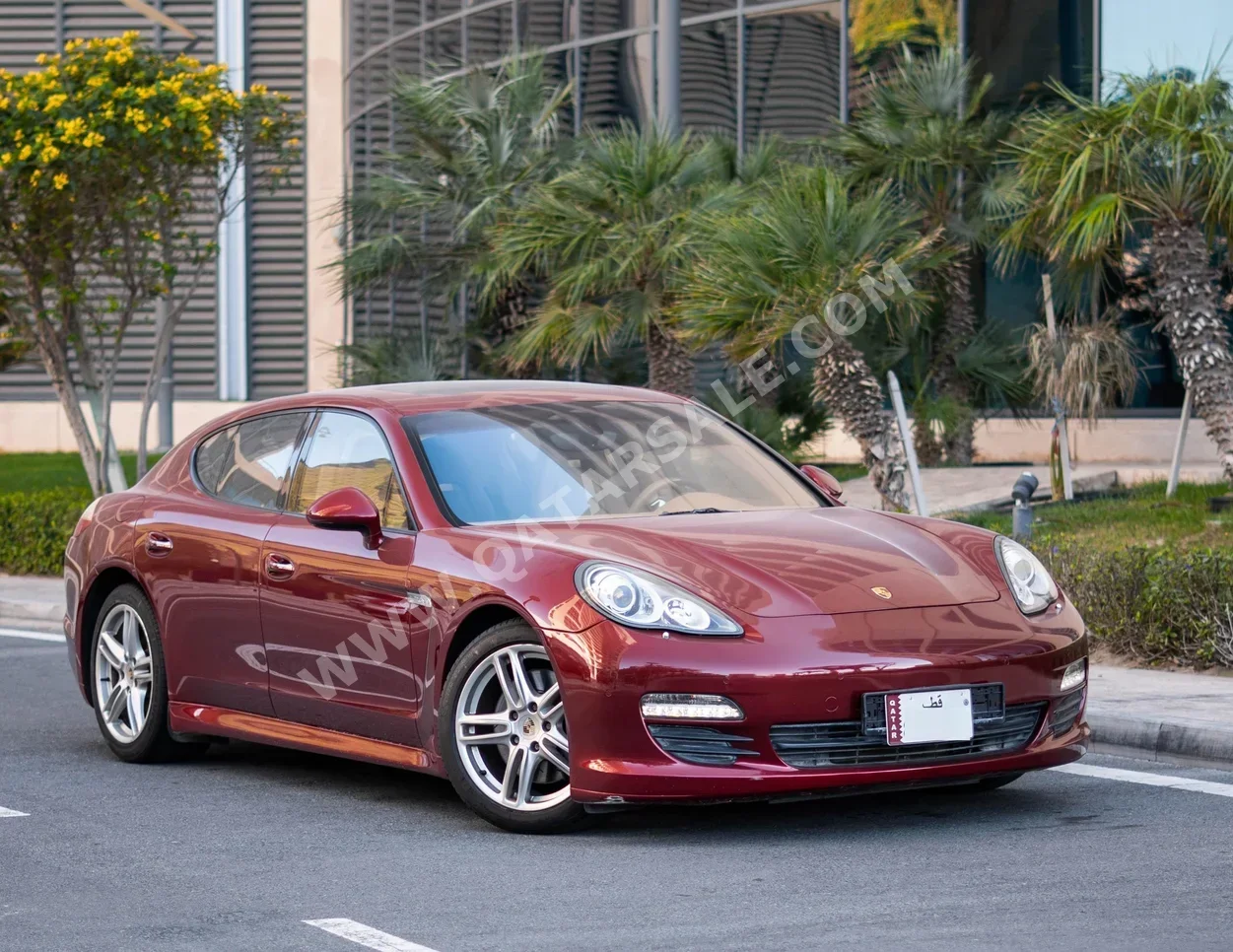Porsche Panamera 2012 Automatic 40,000 Km 8 Cylinder Rear Wheel Drive (RWD) Sedan Maroon