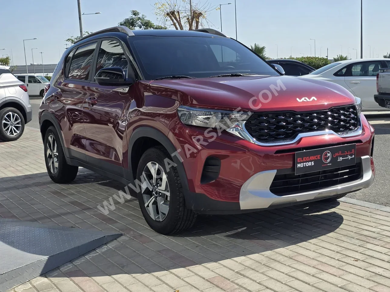 كيا سونيت 2023 اوتوماتيك 75,000 كم 4 سلندر سحب امامي اس يو في اسود وأحمر تحت الضمان
