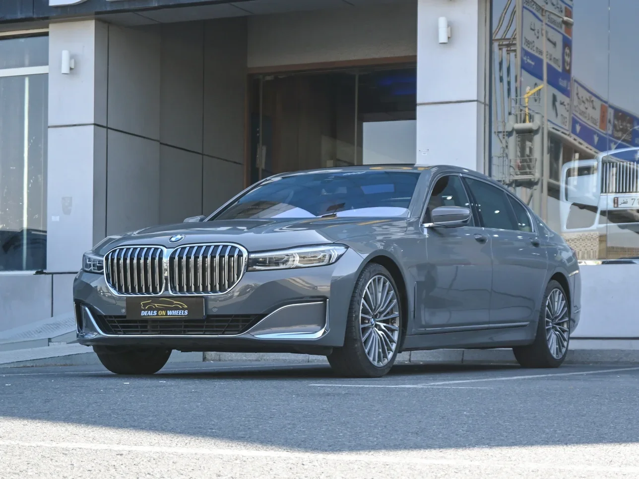 بي ام دبليو  الفئة - السابعة  730 Li  2020  اوتوماتيك  62,000 كم  6 سلندر  دفع خلفي  سيدان  رمادي  تحت الضمان