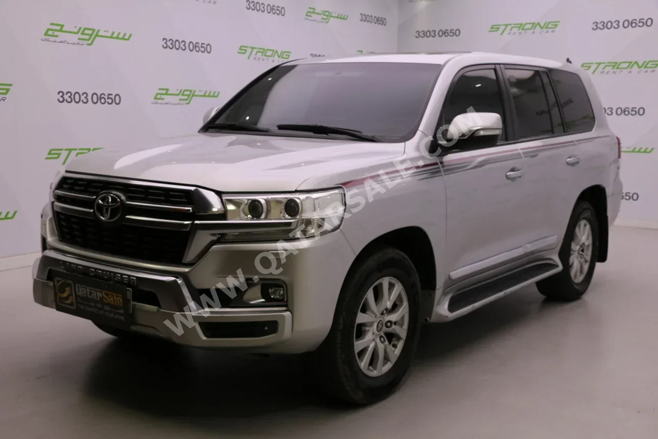 Toyota  Land Cruiser  GXR  2020  Automatic  258,000 Km  8 Cylinder  Four Wheel Drive (4WD)  SUV  Silver