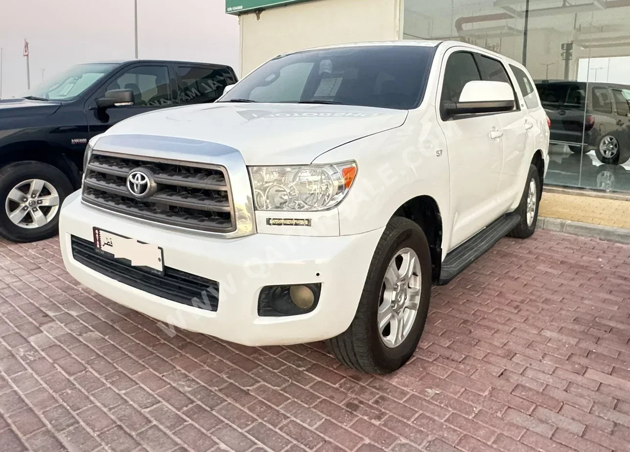Toyota  Sequoia  SR5  2015  Automatic  245,000 Km  8 Cylinder  Four Wheel Drive (4WD)  SUV  White