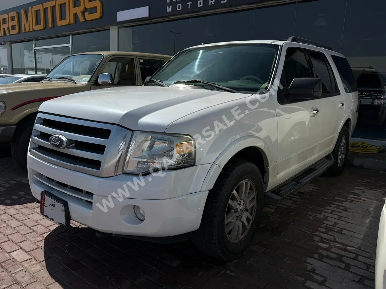 Ford  Expedition  2013  Automatic  211,000 Km  8 Cylinder  Four Wheel Drive (4WD)  SUV  White