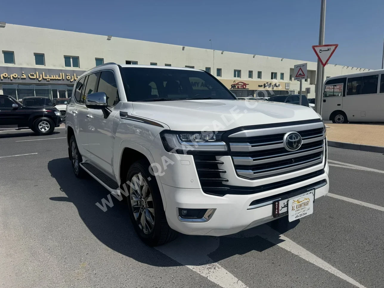 تويوتا  لاند كروزر  في اكس ار توين توربو  2022  اوتوماتيك  75,000 كم  6 سلندر  دفع رباعي  اس يو في  أبيض  تحت الضمان
